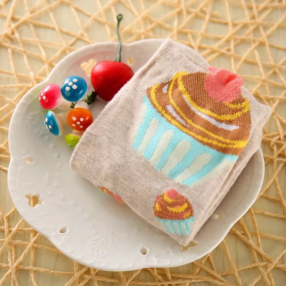 5 Pairs Cute Cupcake Socks NEW - Picture 3 of 4